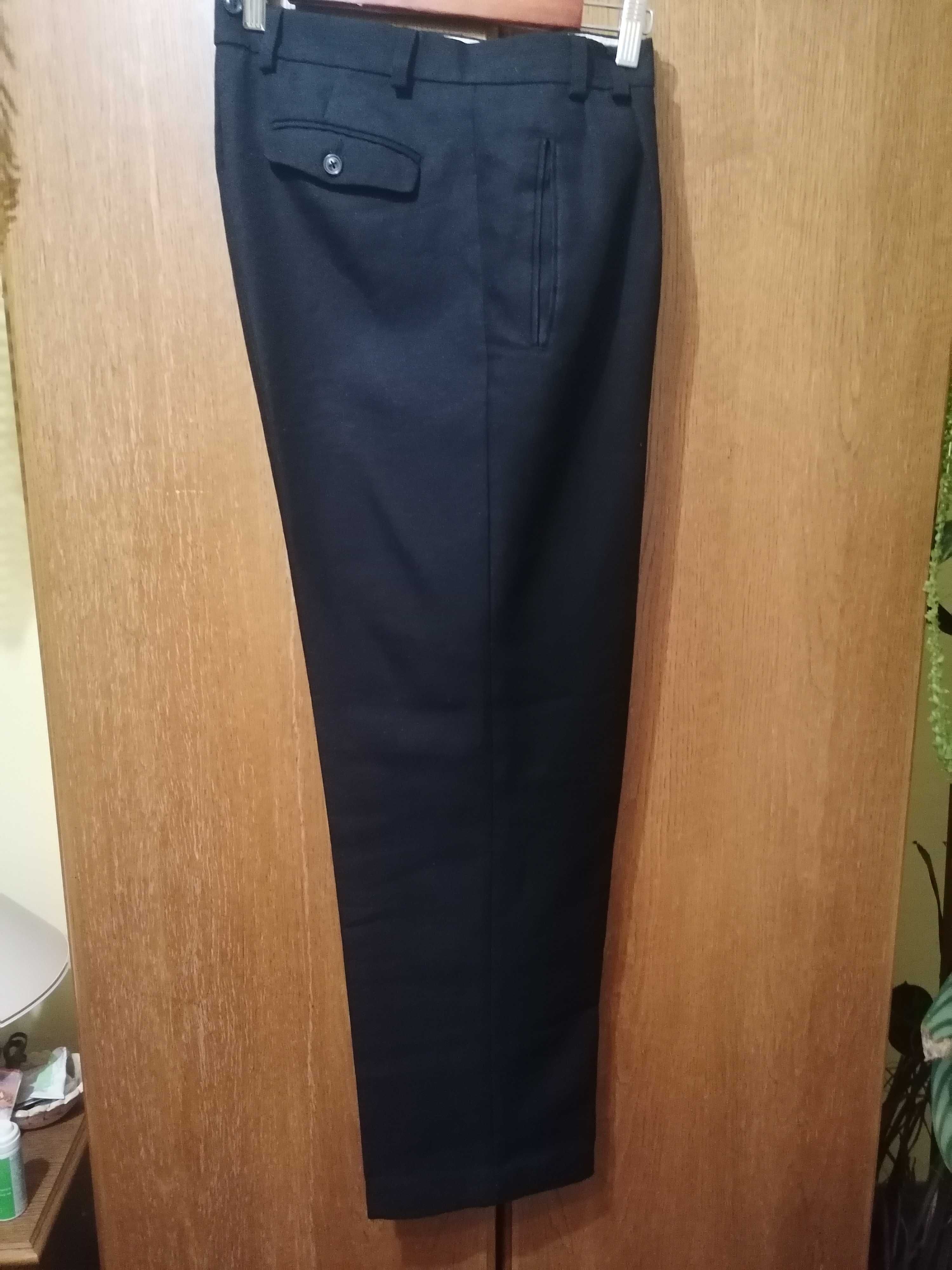 Spodnie czarne garniturowe,klasyczne,eleganckie w kant roz-176/44