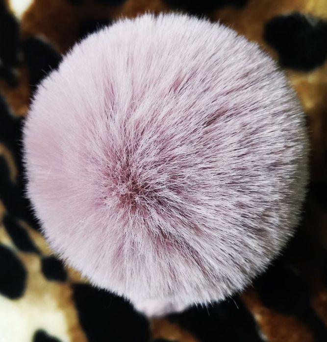 Шапка зимова для дівчинки 5-6 років.
Шапка дуже тепла, на флісі. Без д