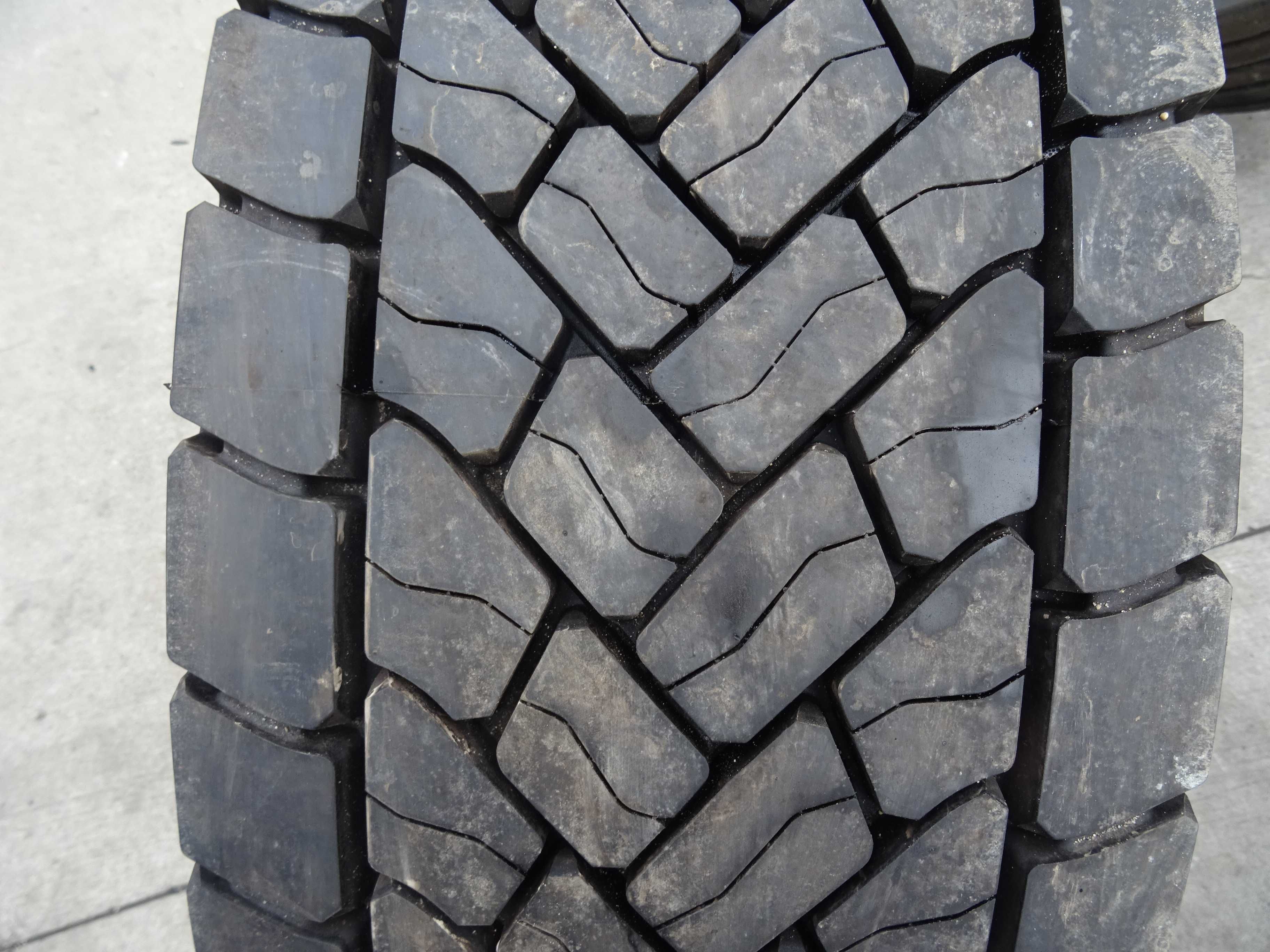 opona 295/60R22.5 DUNLOP SP 446 (1300 netto)