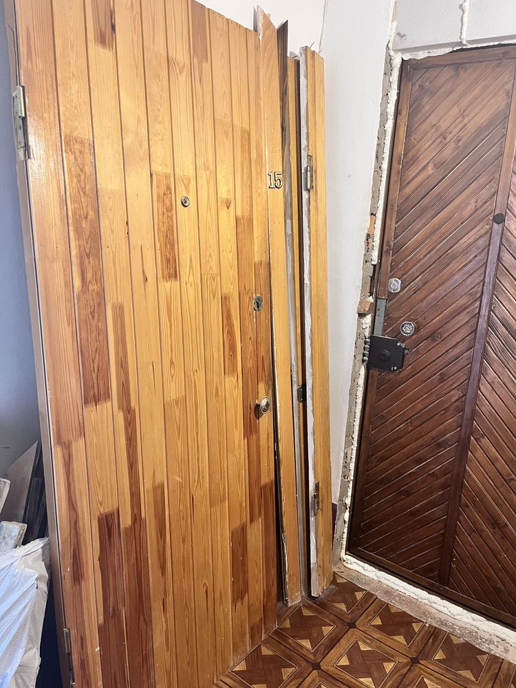 Продам двері з луткою