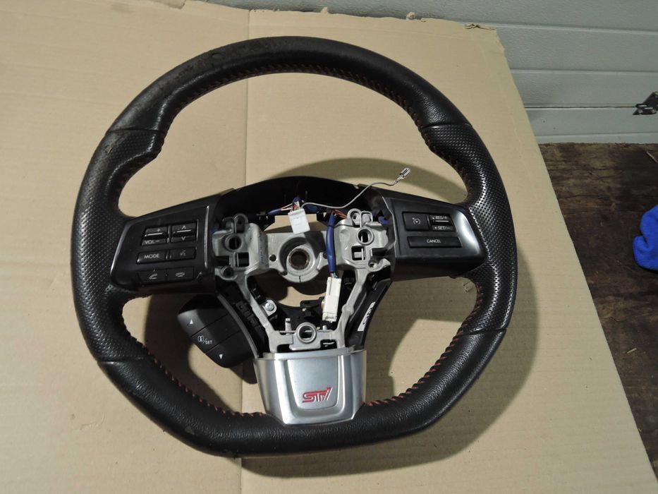 Kierownica Subaru STI  VA  14-20r  kompletna multi