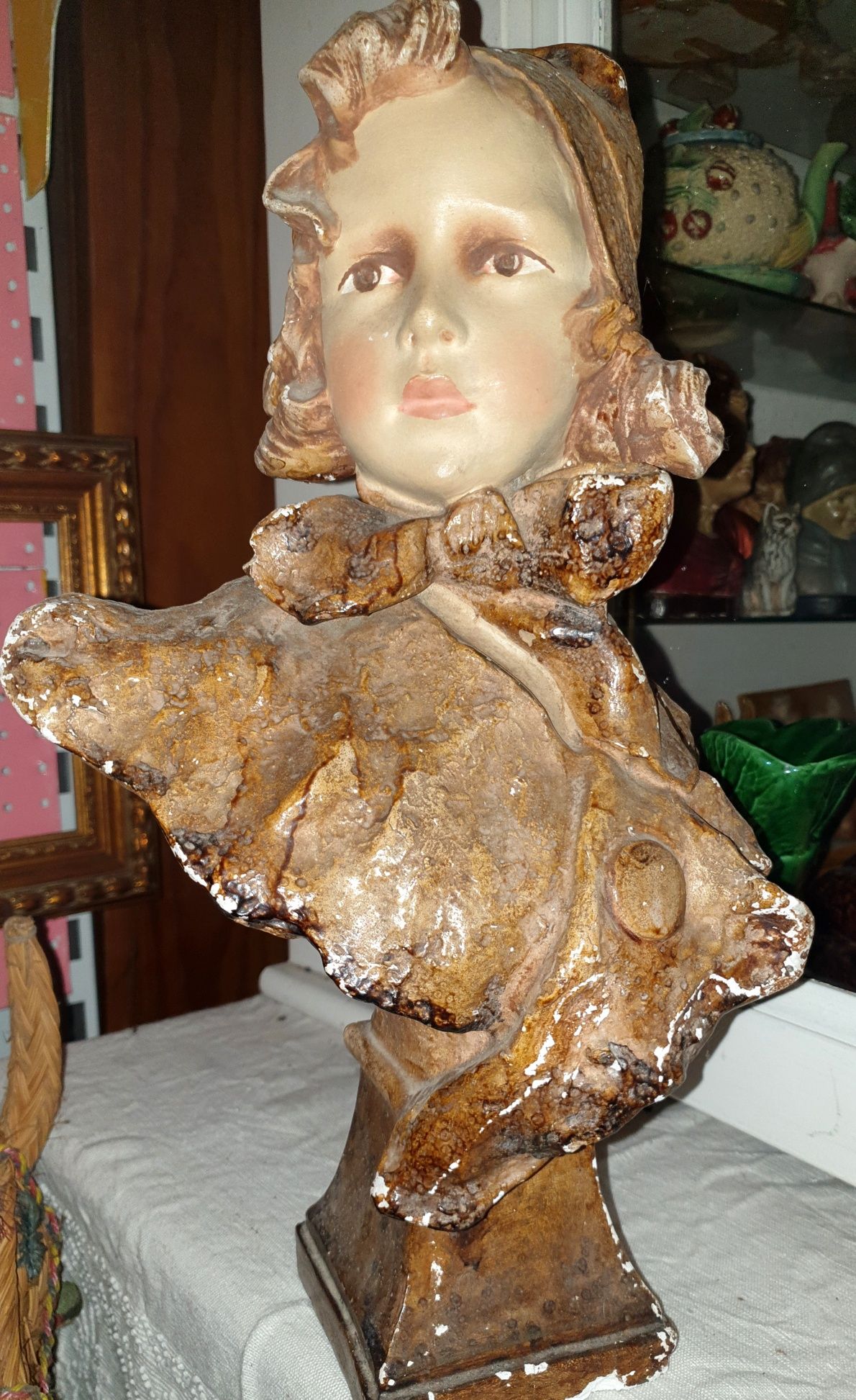 Lindissimo antigo busto de uma menina francesa em faiança