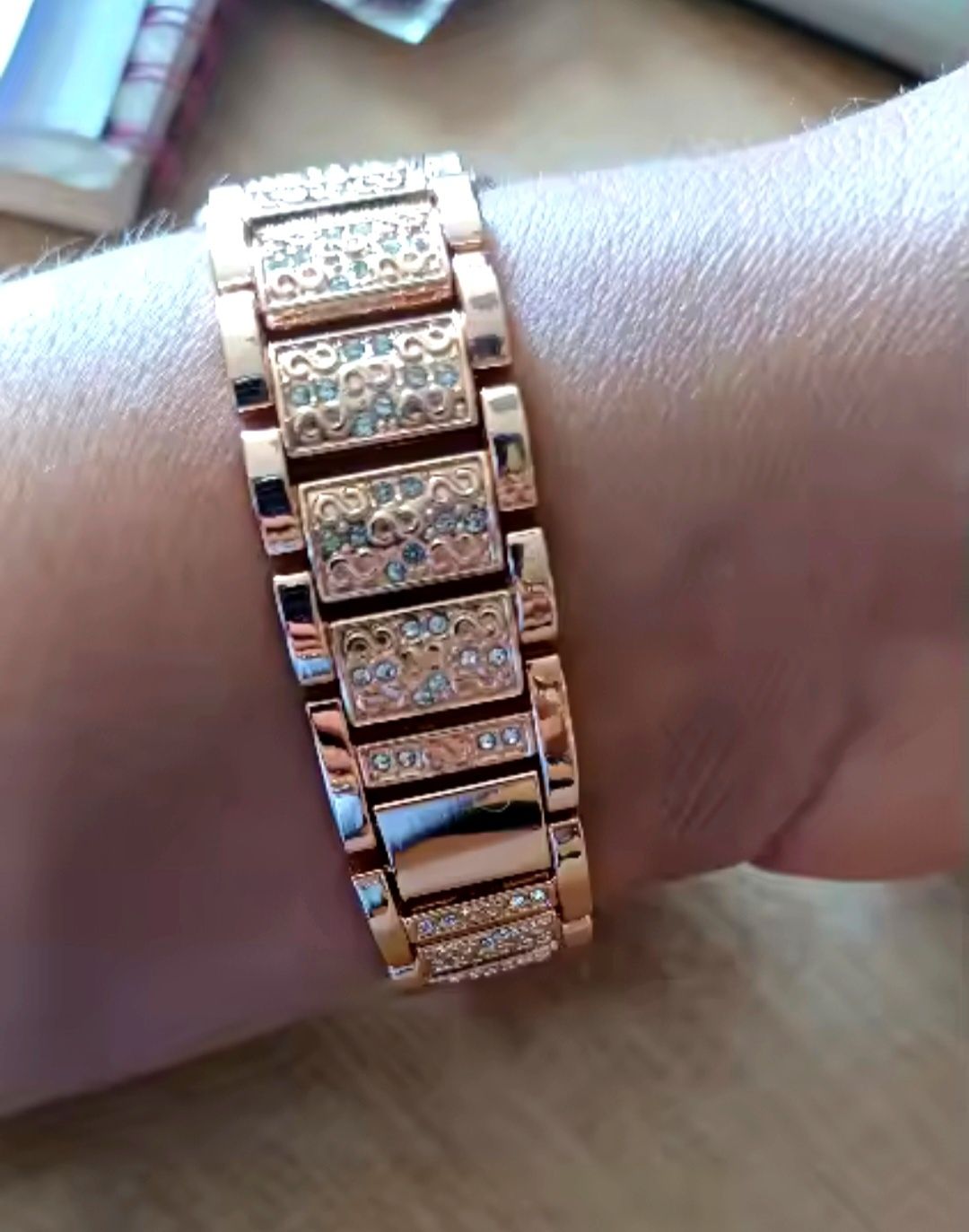 Smartwatch złoty damski okrągły