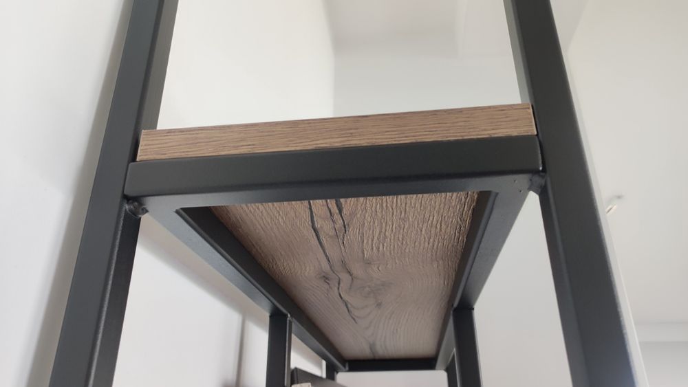Regał loft spawanu