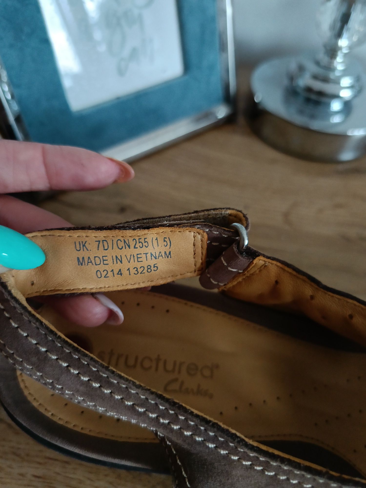 Sandały Clarks 41 beżowe atructured