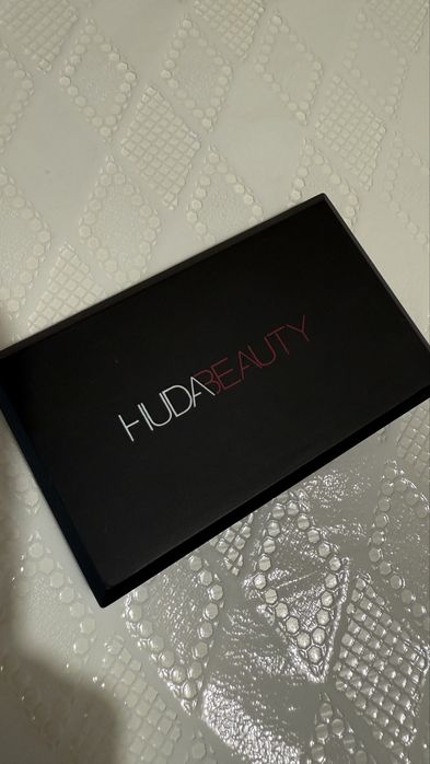 Тіні,помада NYX,the Balm,Huda Beauty