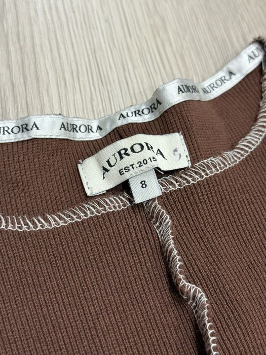 Сукня в рубчик з швами ззовні