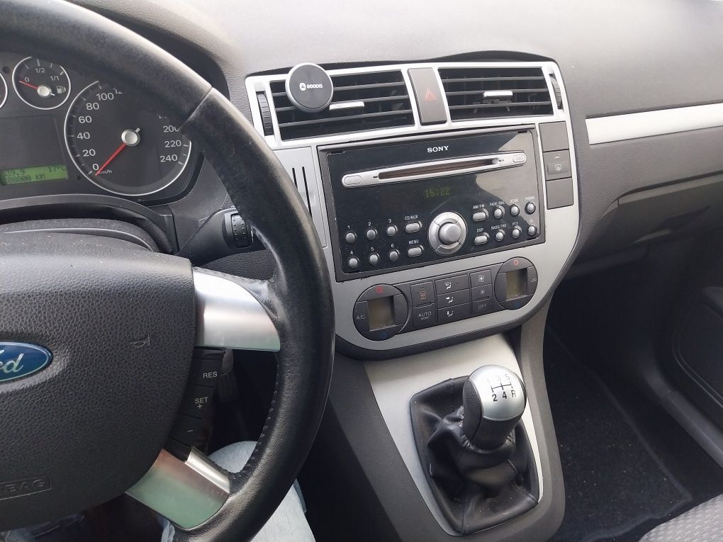 Viatura com 200.000 km de pessoa com mobilidade reduzida