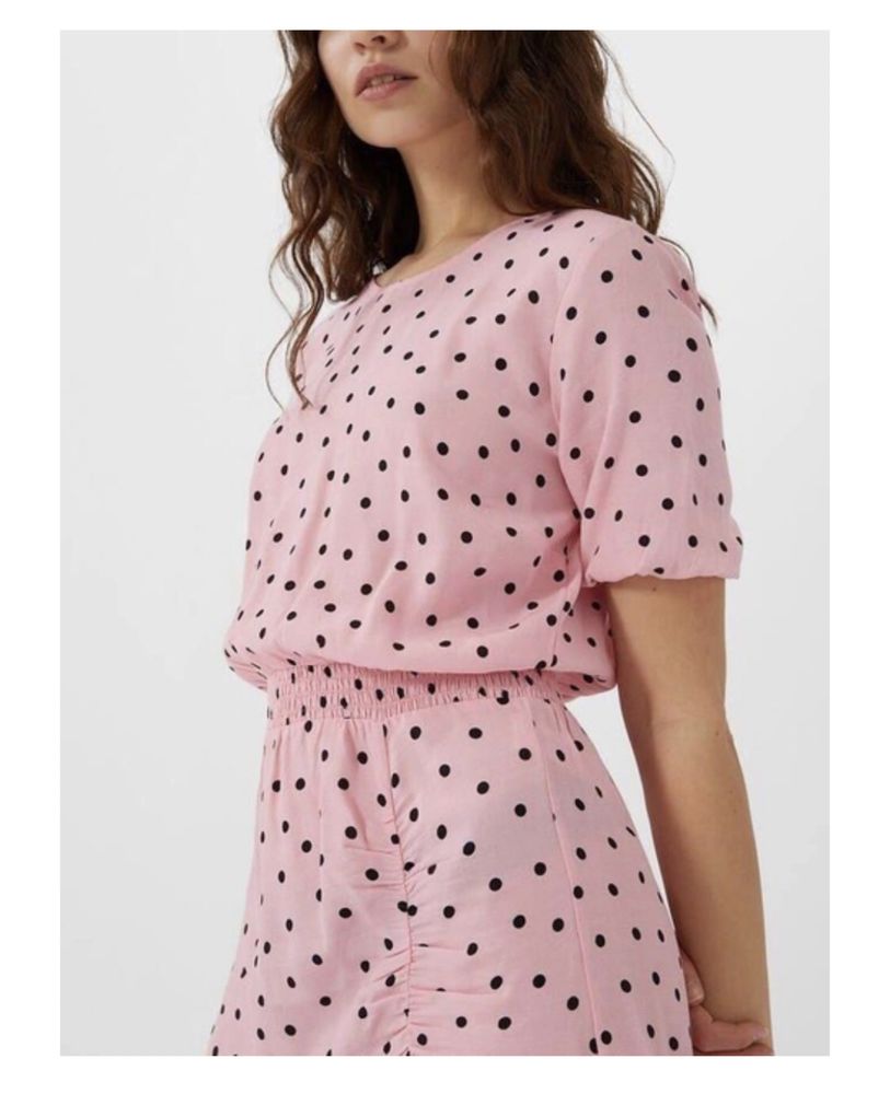 Платье в горошек розовое stradivarius