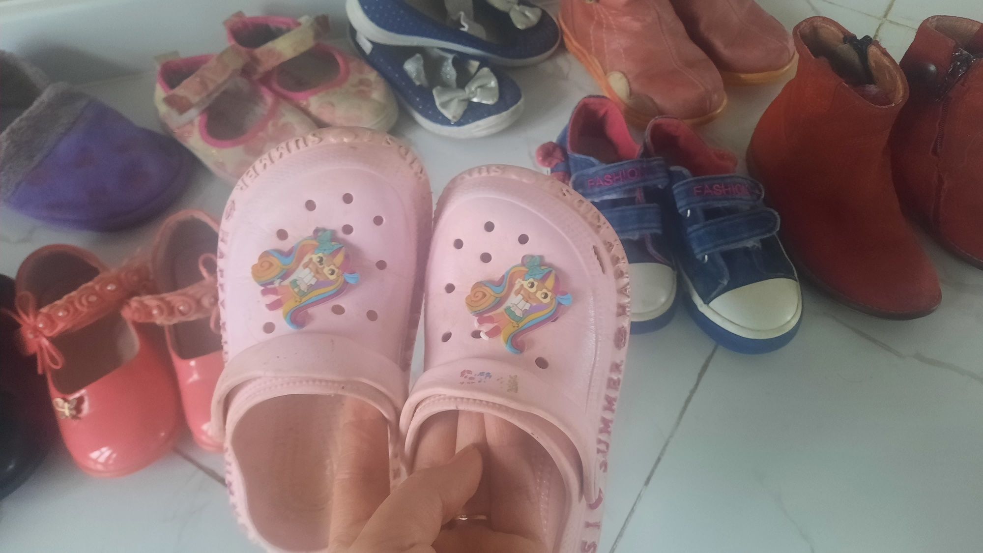 Взуття дитяче дівчинка туфлі крокси черевички мокасіни