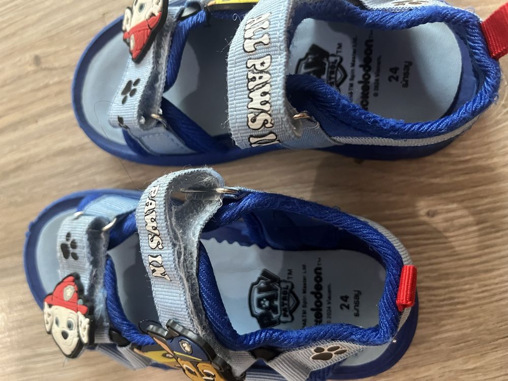 Аквашузи,сандалі New balance 26р.Сандалі щенячий патруль