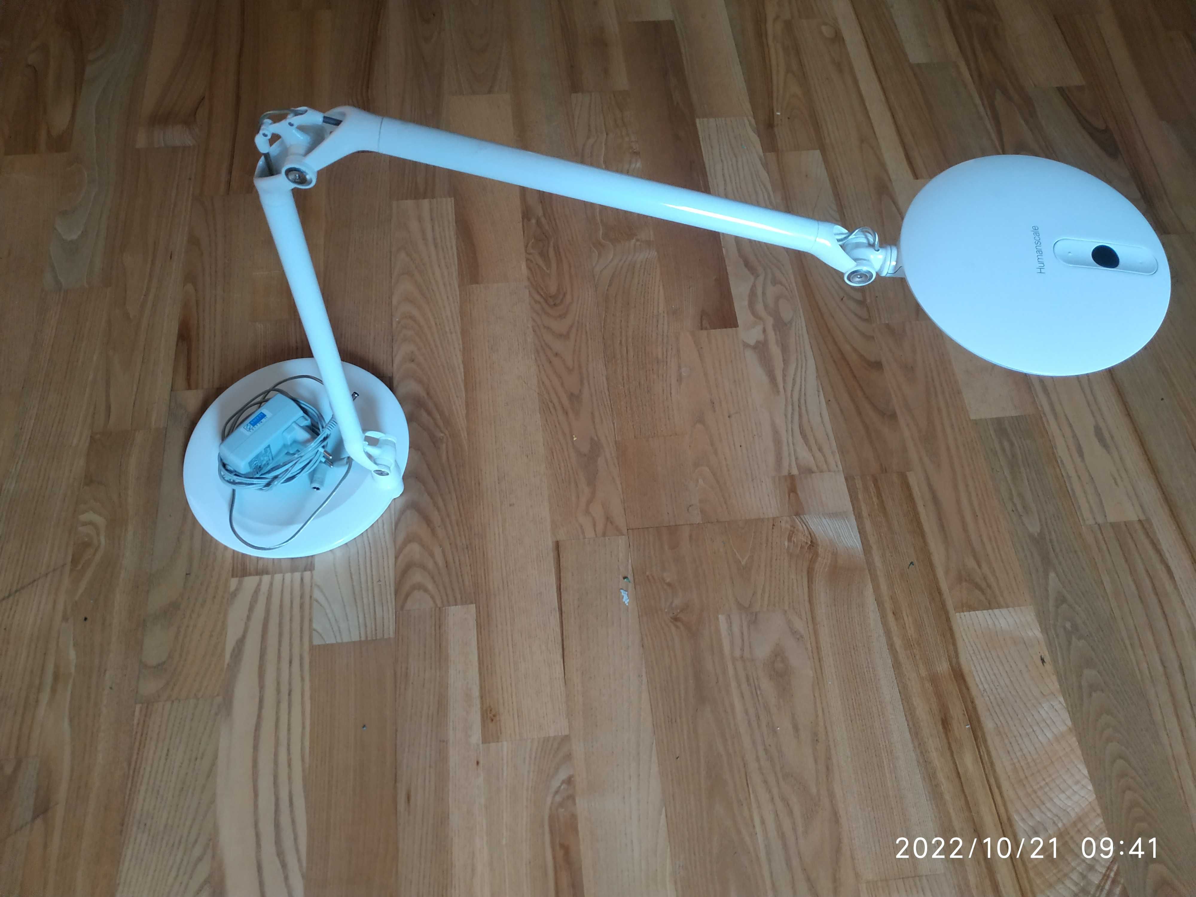 Lampa zadaniowa Element Disc firmy Humanscale HIT z USA-