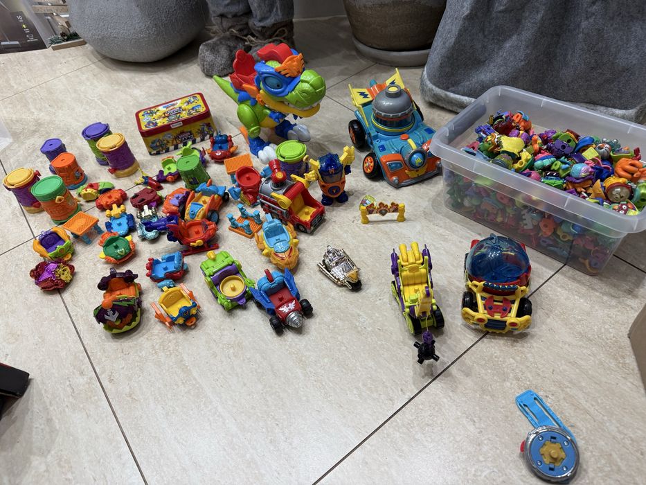 Super Things postacie , autka , kapsuły , smok itd