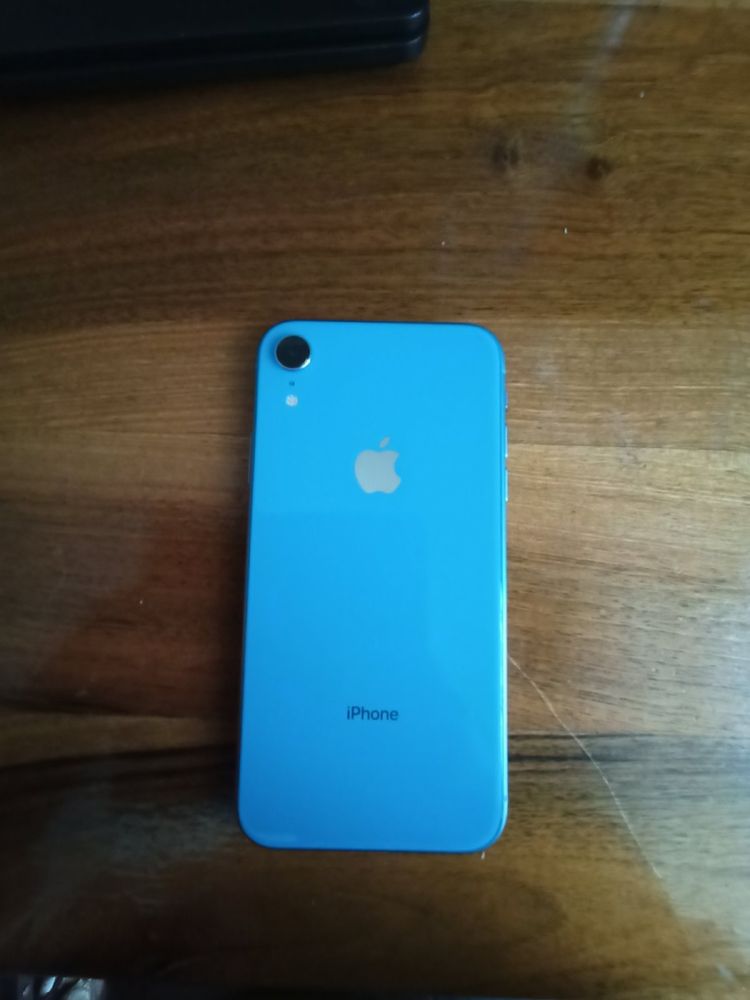 Продаю Iphone XR на 64 гб