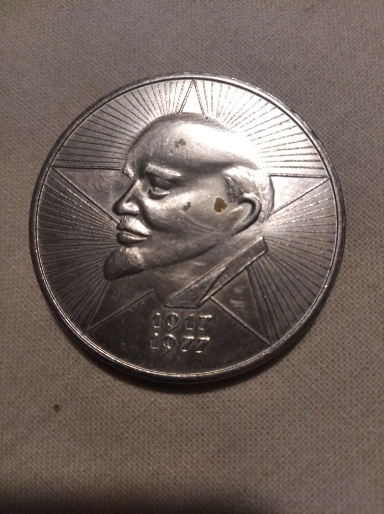 Продам медаль-монета ГДР-60 лет Октябрьской революции