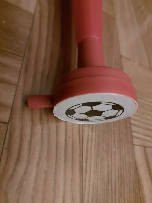 Trąbka kibica bardzo głośna