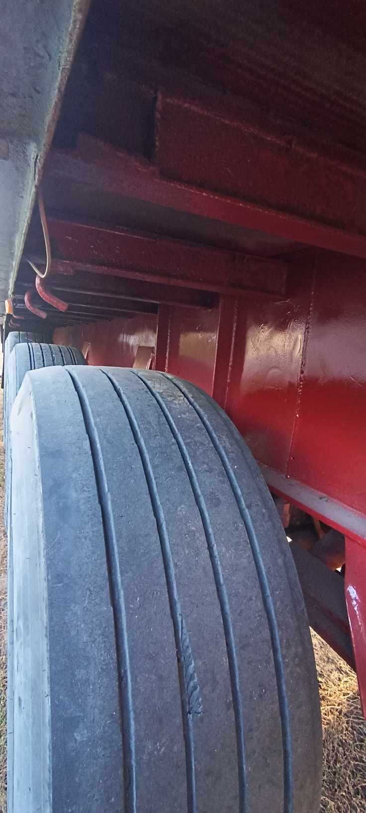 Зерновоз-напівпричіп, полуприцеп