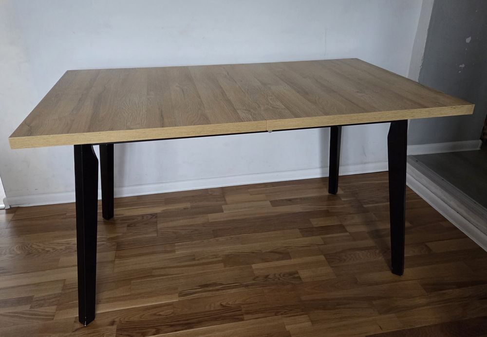 Stół do salonu, stan bardzo dobry.