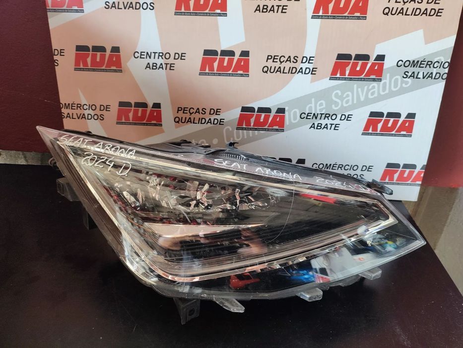 SEAT ARONA 2024 FAROL DIREITO
