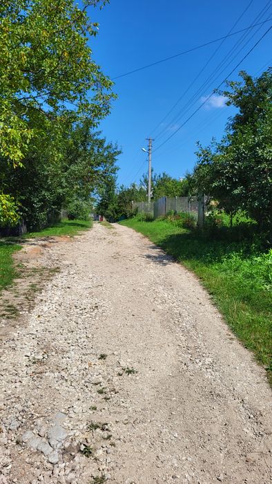 Продається ділянка на 2 заїзди