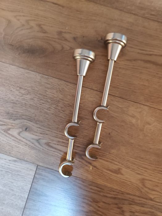 Karnisz z dwoma rurkami i ozdobami używany.