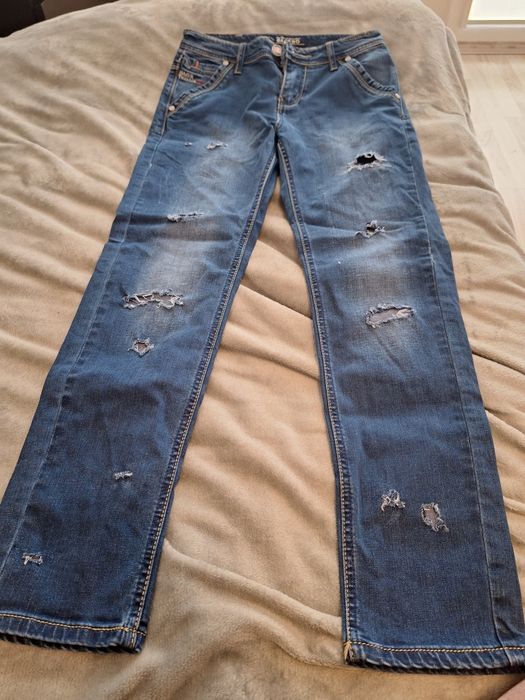 Sprzedam jeansy męskie – stylowe, modne przetarcia!

Na sprzed