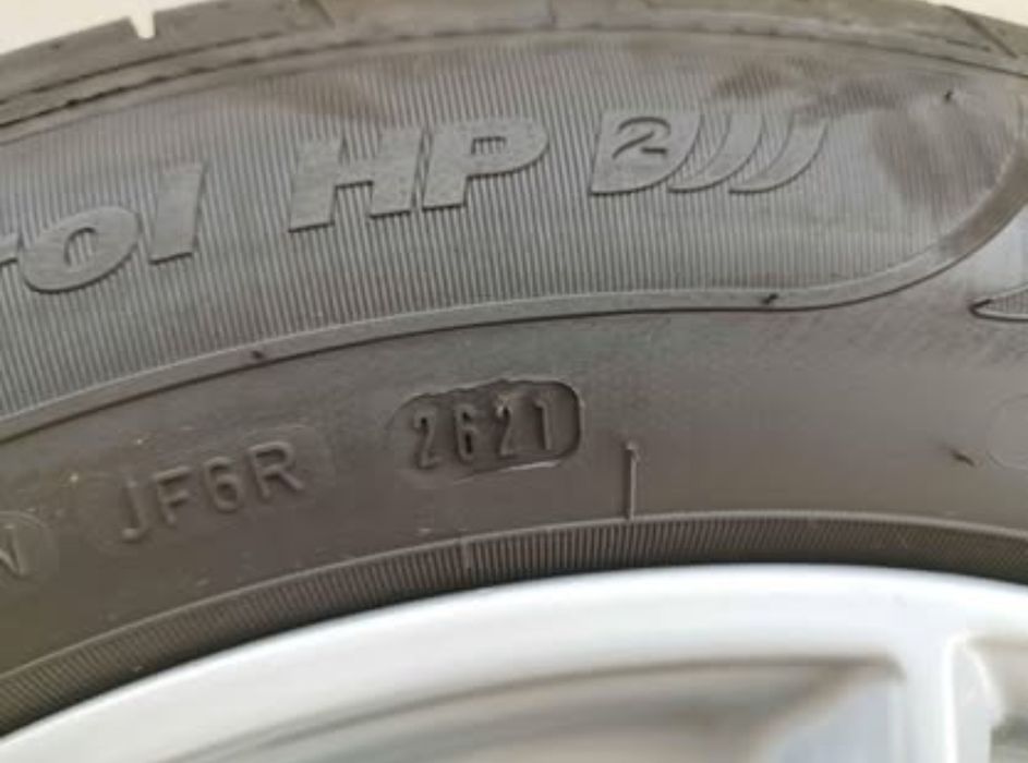 Jantes originais BMW 16" e pneus praticamente novos + sensores pressão