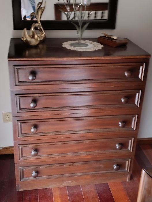 Cama de casal em mogno