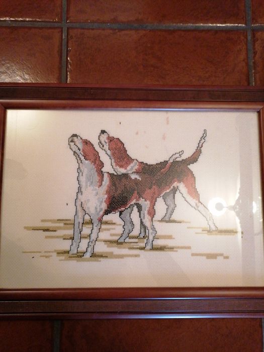 Quadro cães caça em ponto de cruz