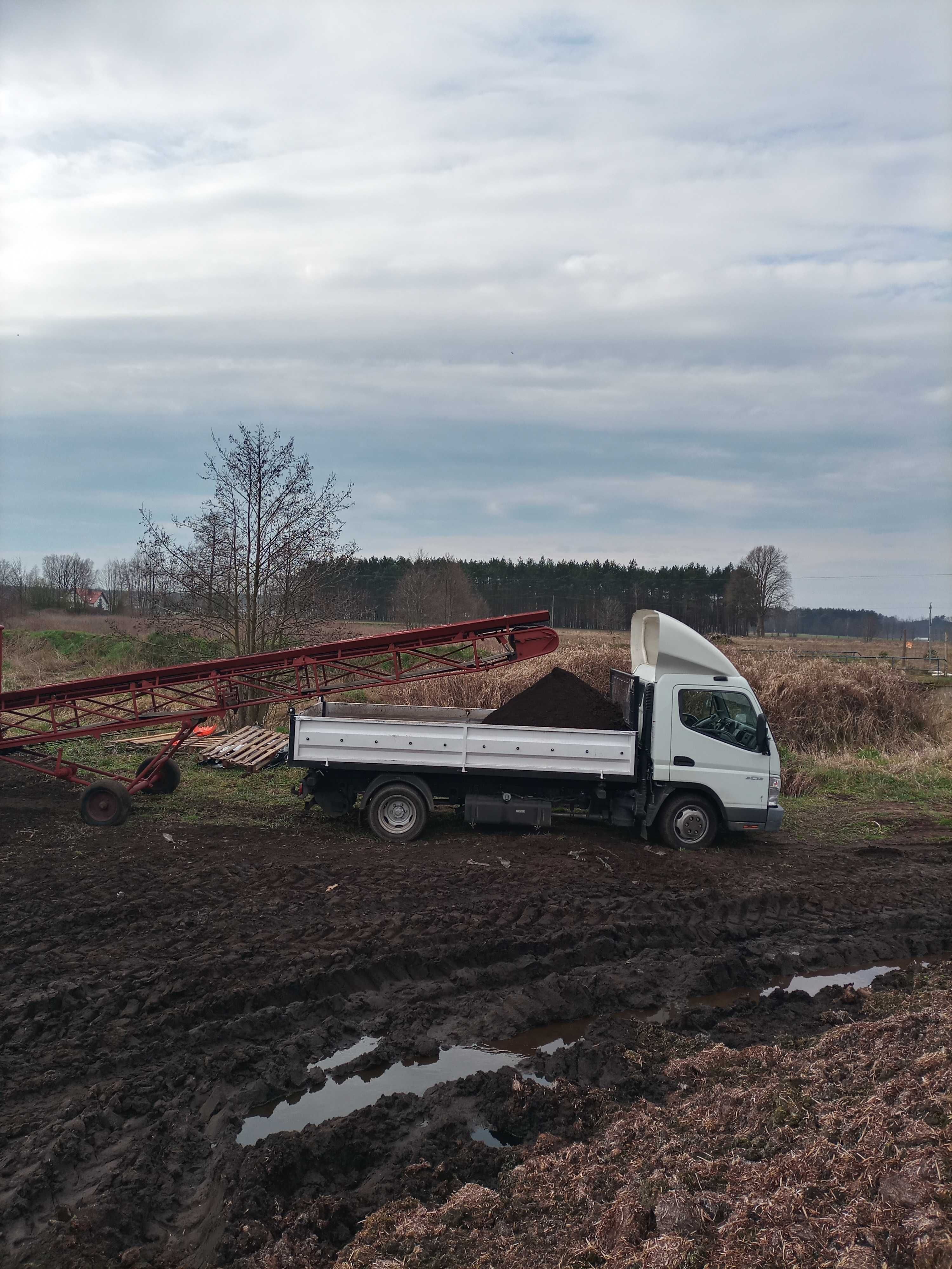 Ziemia ogrodowa pod trawniki i warzywnik.