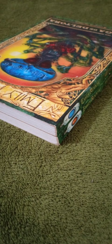 2 livros "A saga de Deltora" - Emily Roda