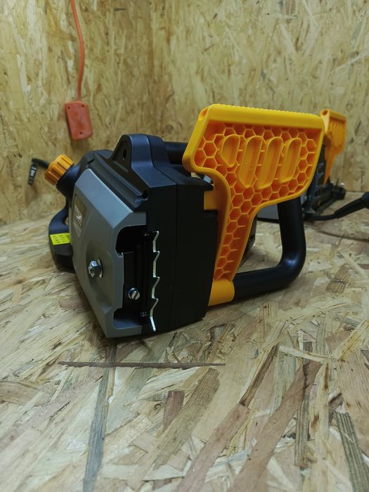 Nieużywana pilarka elektryczna łańcuchowa titan 2000w ttl758chn-a