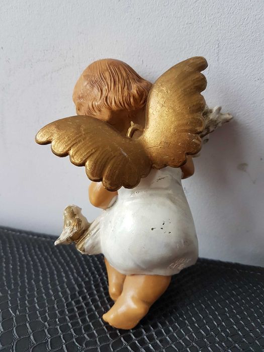 Vintage Euromarchi figurka wiszący anioł z kwiatami włoska żywica 5018