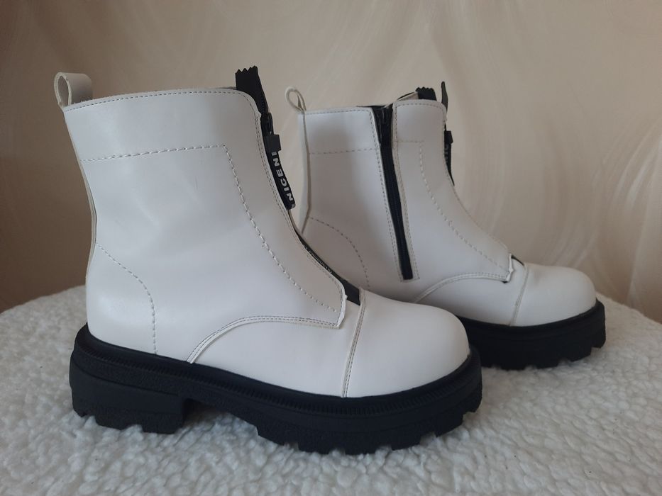 Женские ботинки    .