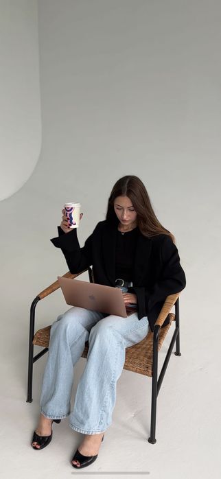 Продам макбук air13 2019 gold /rose gold