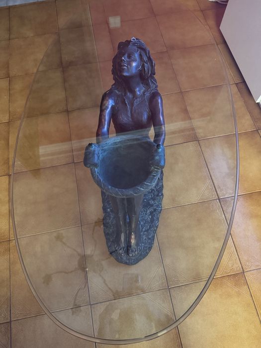 Mesa vidro mulher bronze