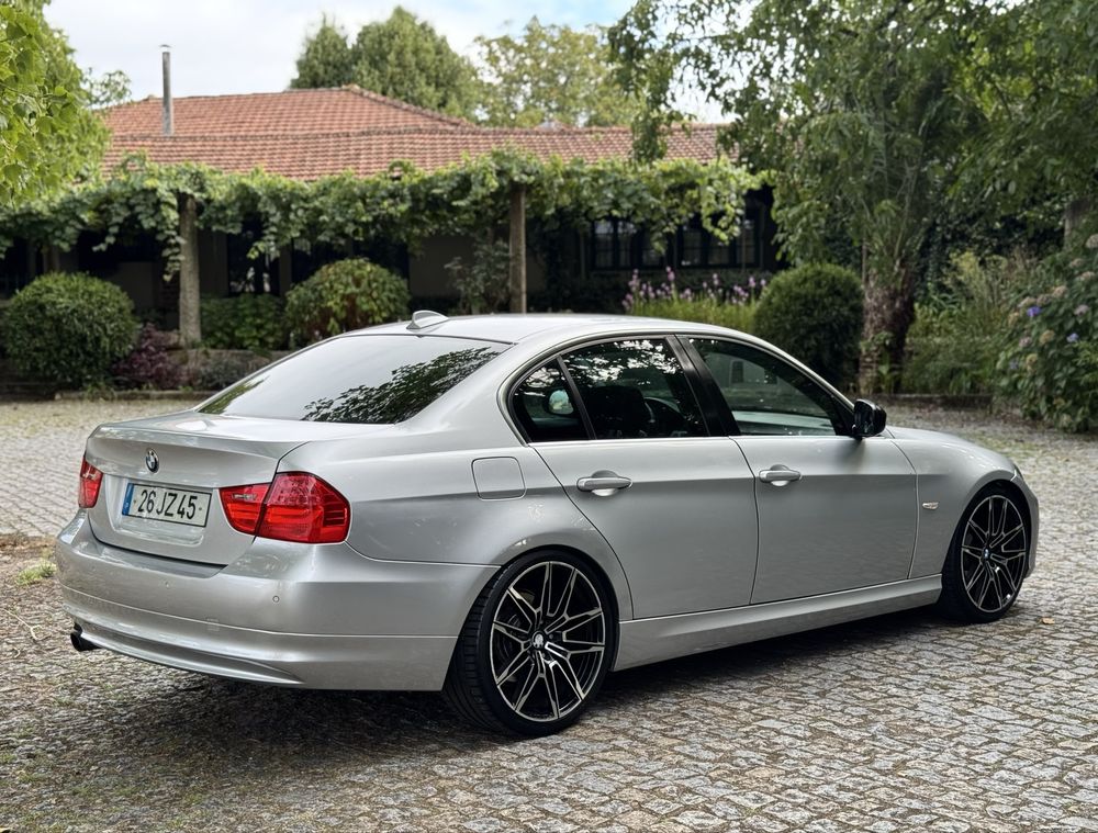 BMW - 318d - LCI