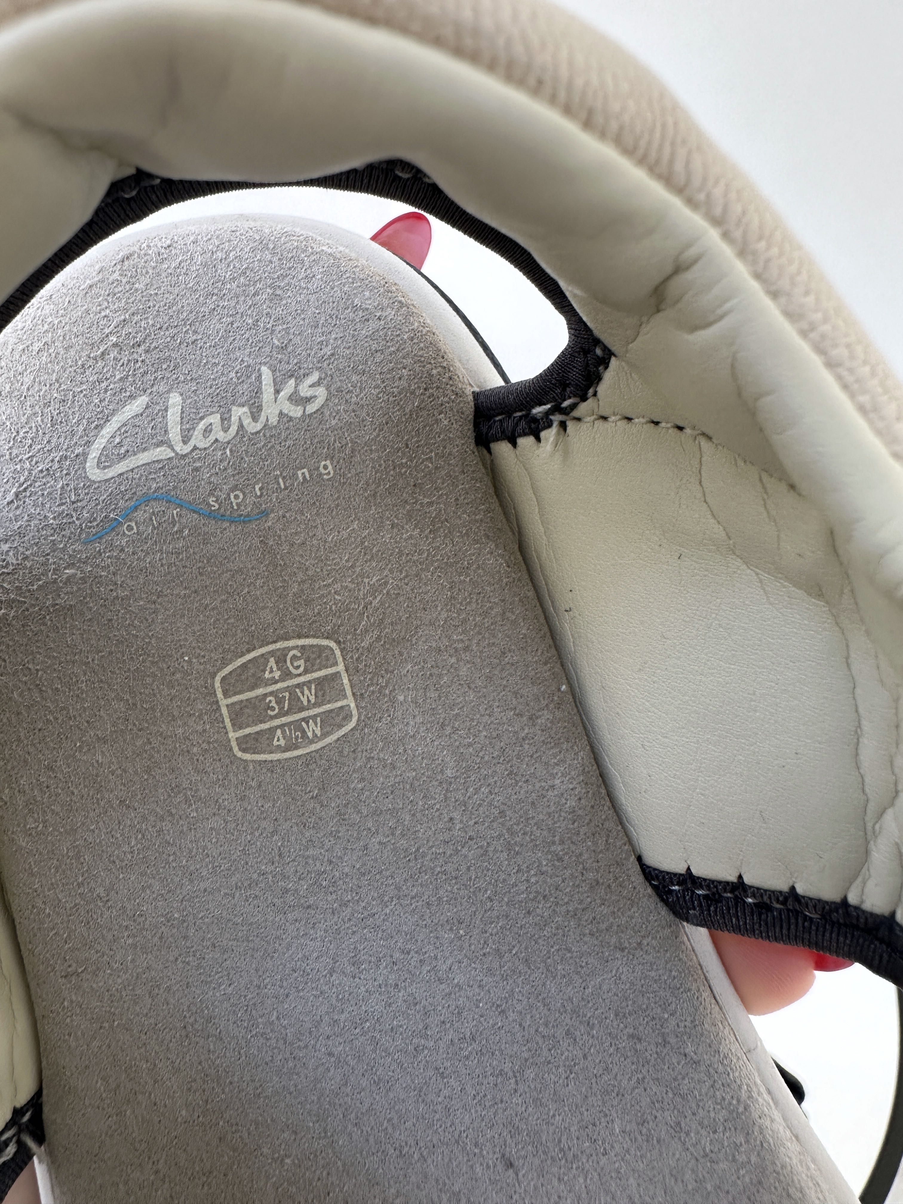 Комфортные кожаные  босоножки на липучках Clarks