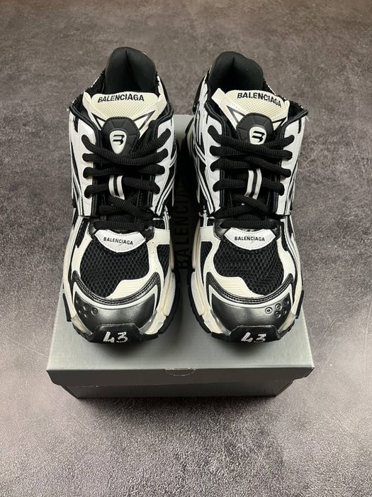 Balenciaga Runner Black White