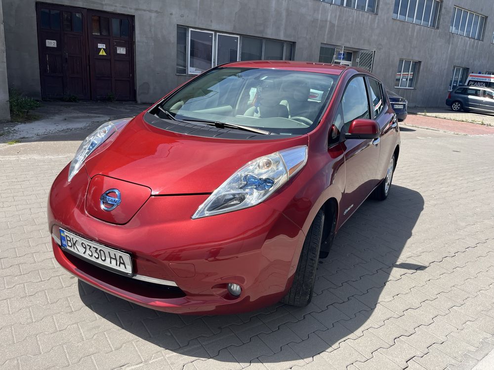 Продам Nissan Leaf