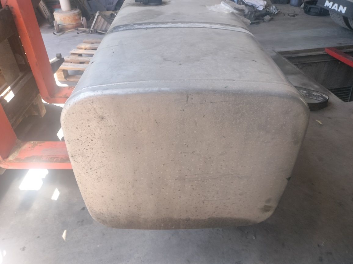 Zbiornik low deck Man 575L