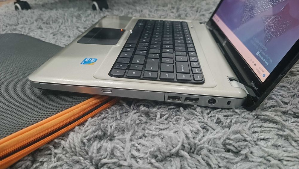 laptop HP Pavilion dv5 + zasilacz + etui, intel i3