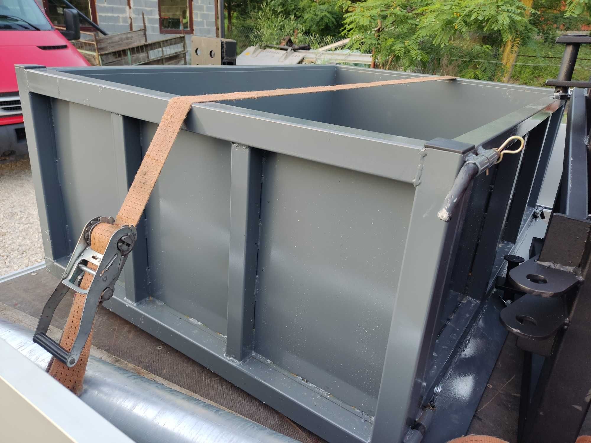 Do traktora skrzynia transportowa na tuz nowa otwierana burta dowozimy