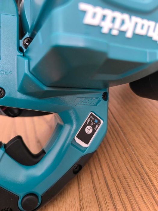 Продам акумуляторну дискову пилу MAKITA HS003GZ