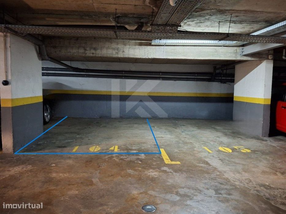 Lugar de estacionamento - Santo António