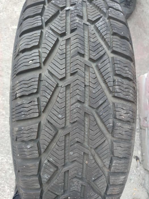 Комплект зимней резини с дисками и колпаками нисан кашкай 215/65 r16