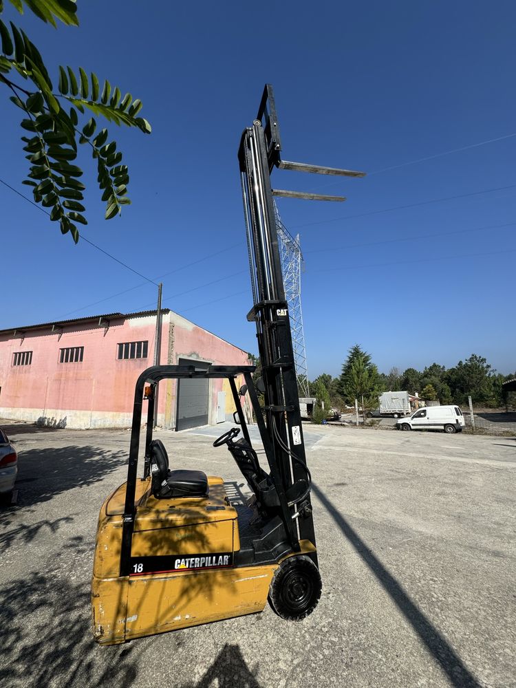 Empilhador eletrico cat 1800kg