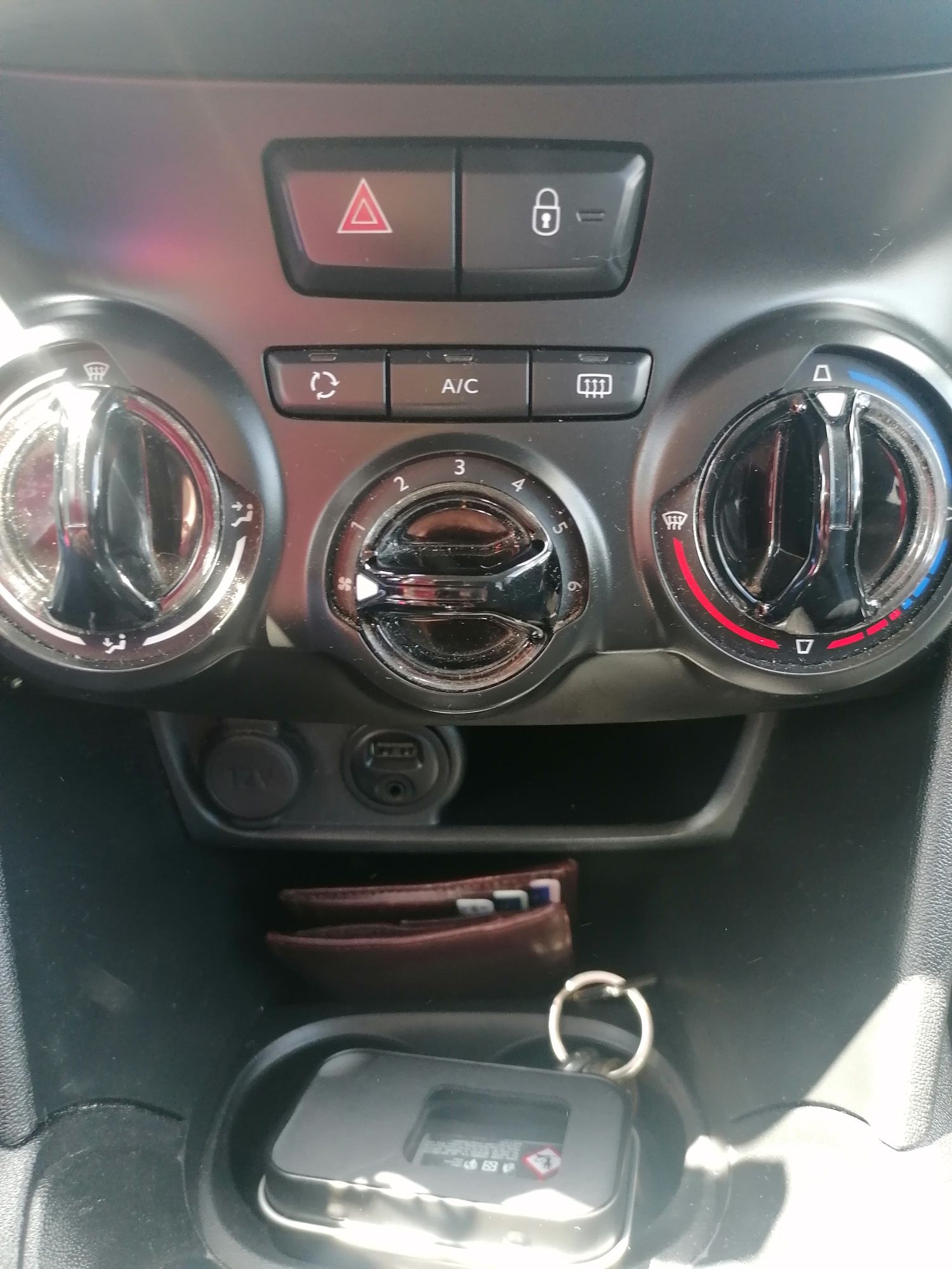 Peugeot 208 style gasolina particular com 118000 km