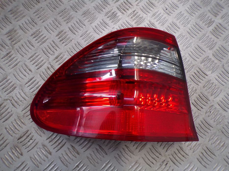 LAMPA LEWY TYŁ MERCEDES W211 A2118202764