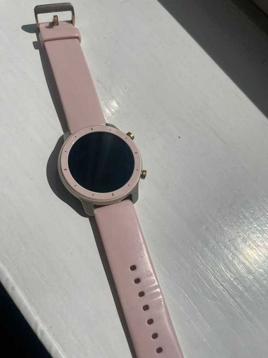 Różowy zegarek smartwatch Amazfit GTR 42mm